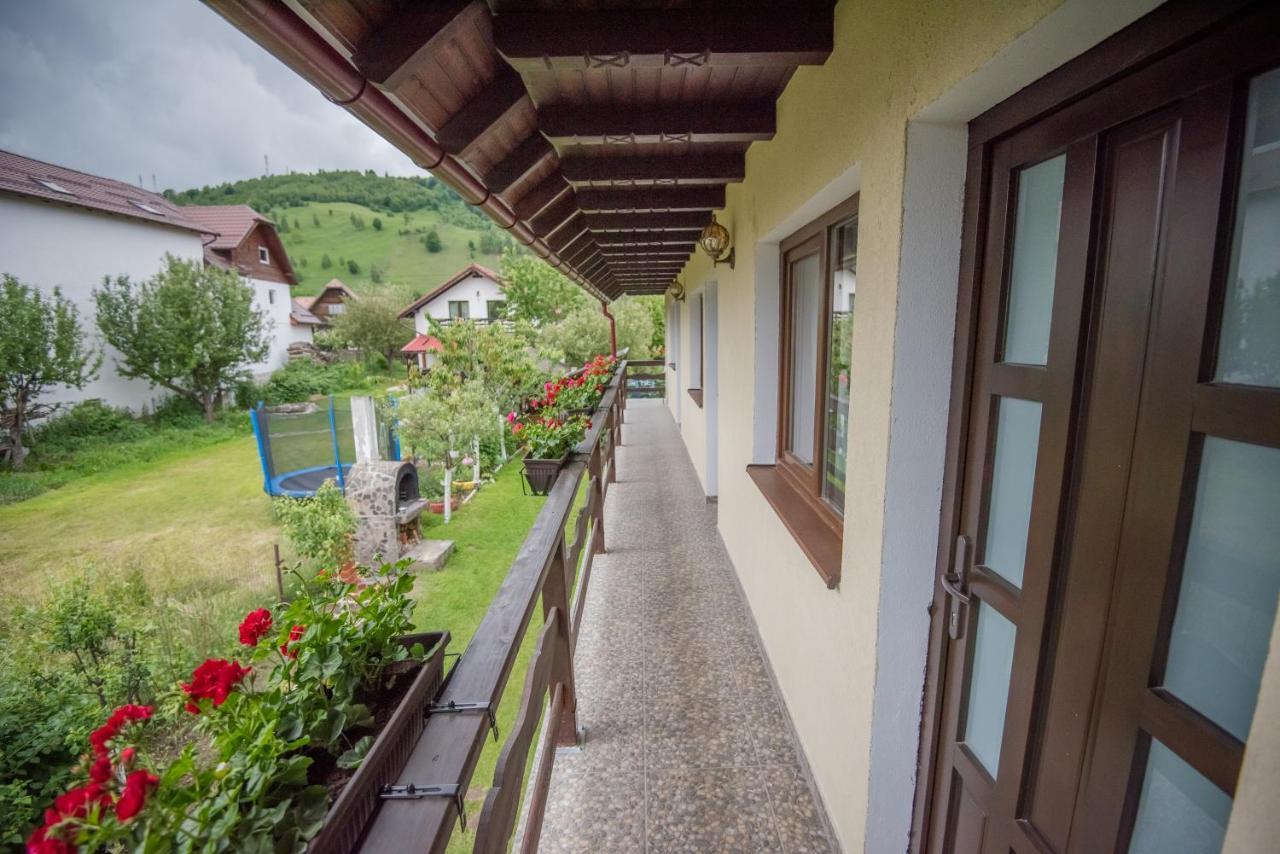 Отель Vila Chic M Моечу-де-Жос Экстерьер фото